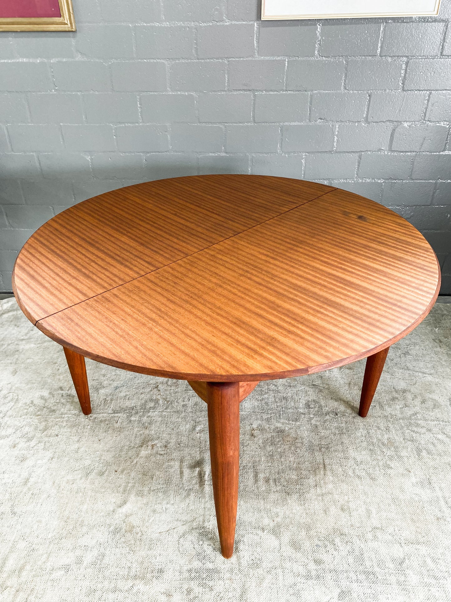 Duros Extendable Dining Table