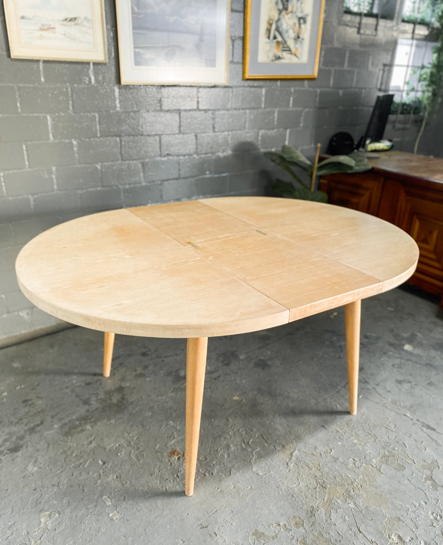 Bakker and Steyger Extendable Dining Table