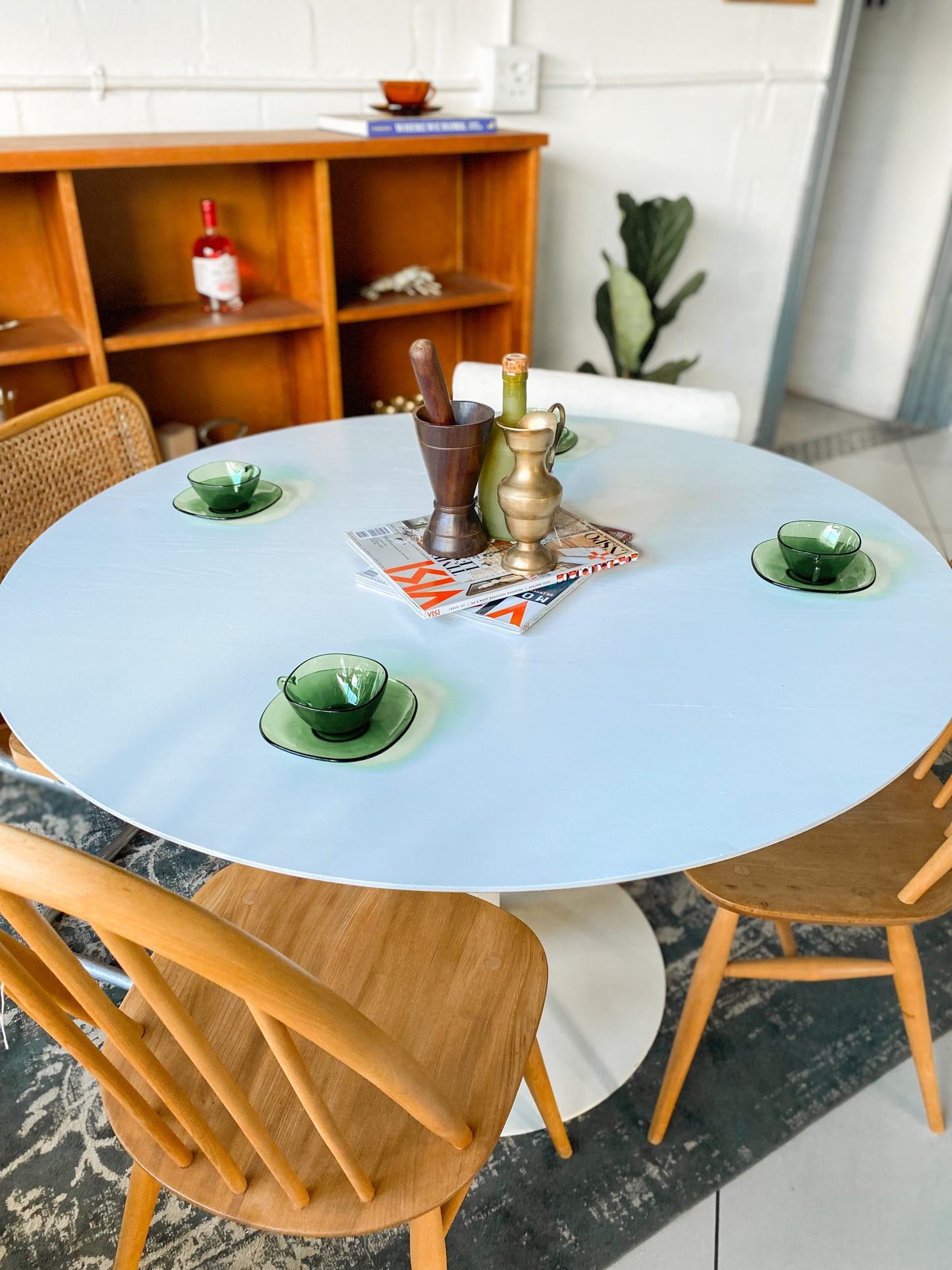 Tulip Style Dining Table