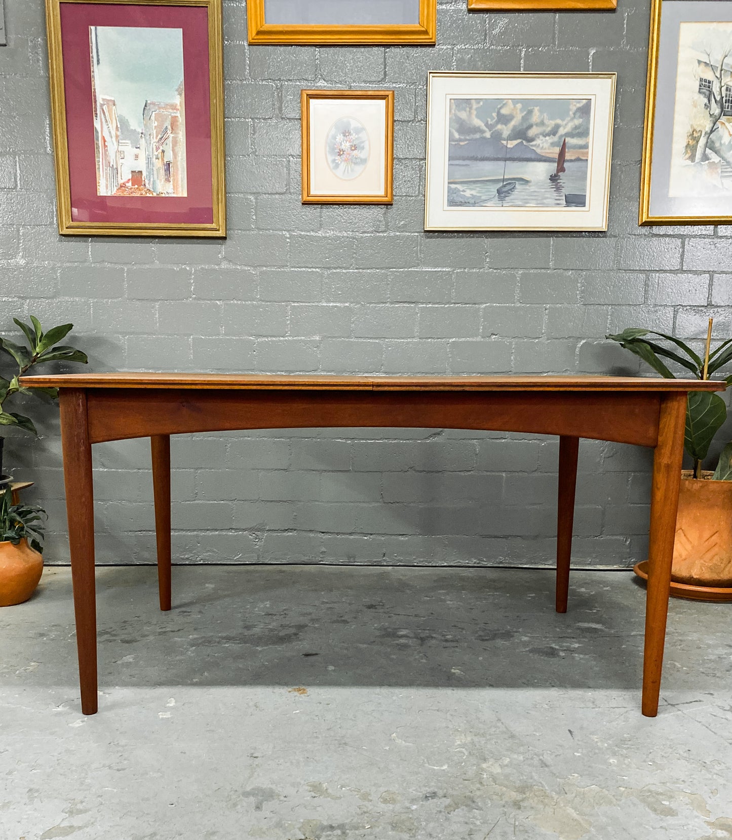 Frystark Extendable Dining Table