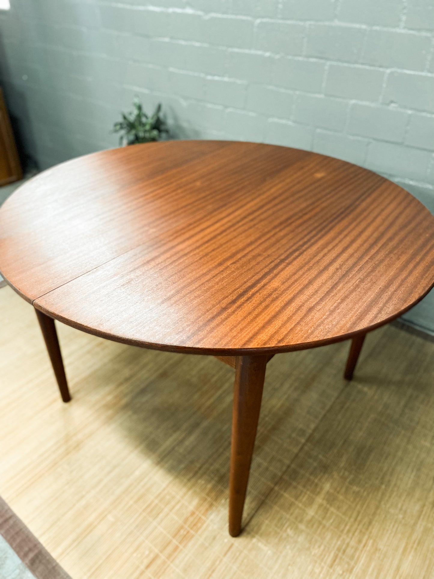Mid Century Extendable Dining Table
