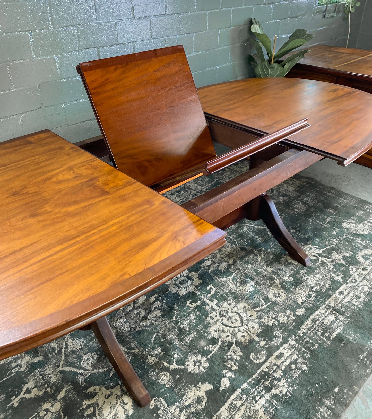 EE Meyer Extendable Dining Table