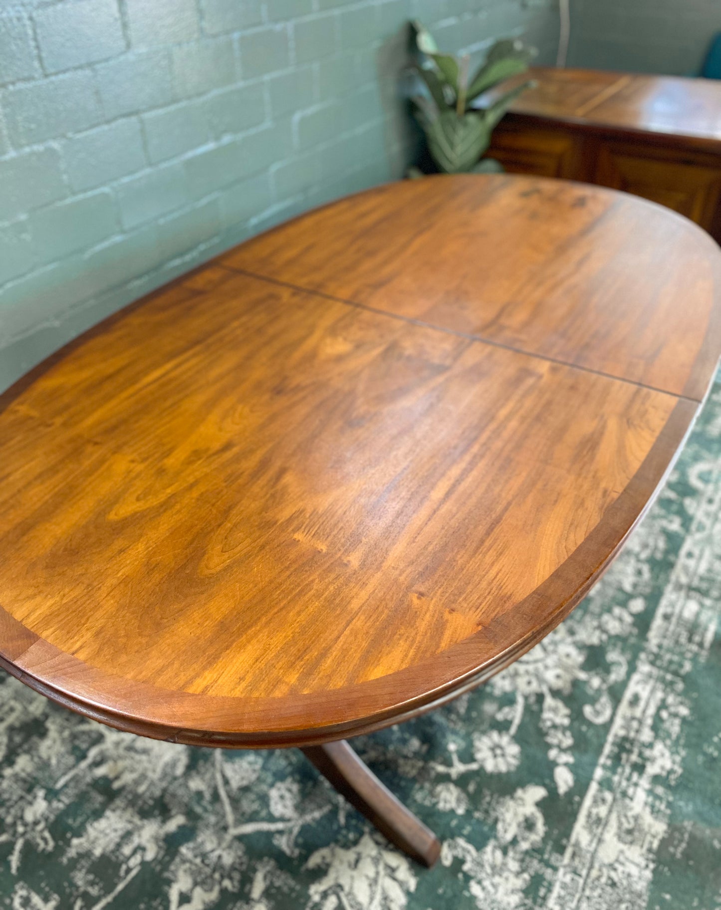 EE Meyer Extendable Dining Table