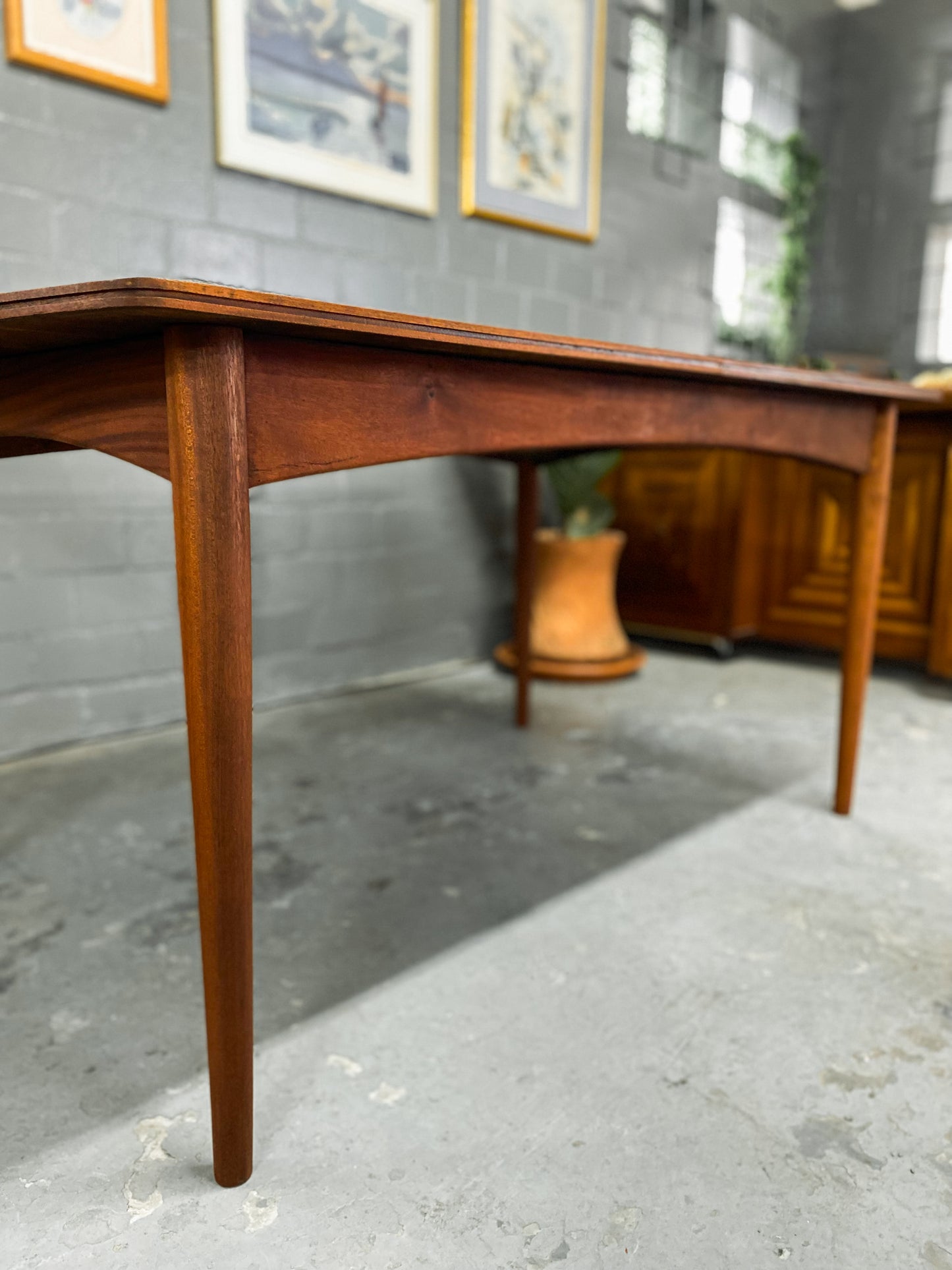 Frystark Extendable Dining Table