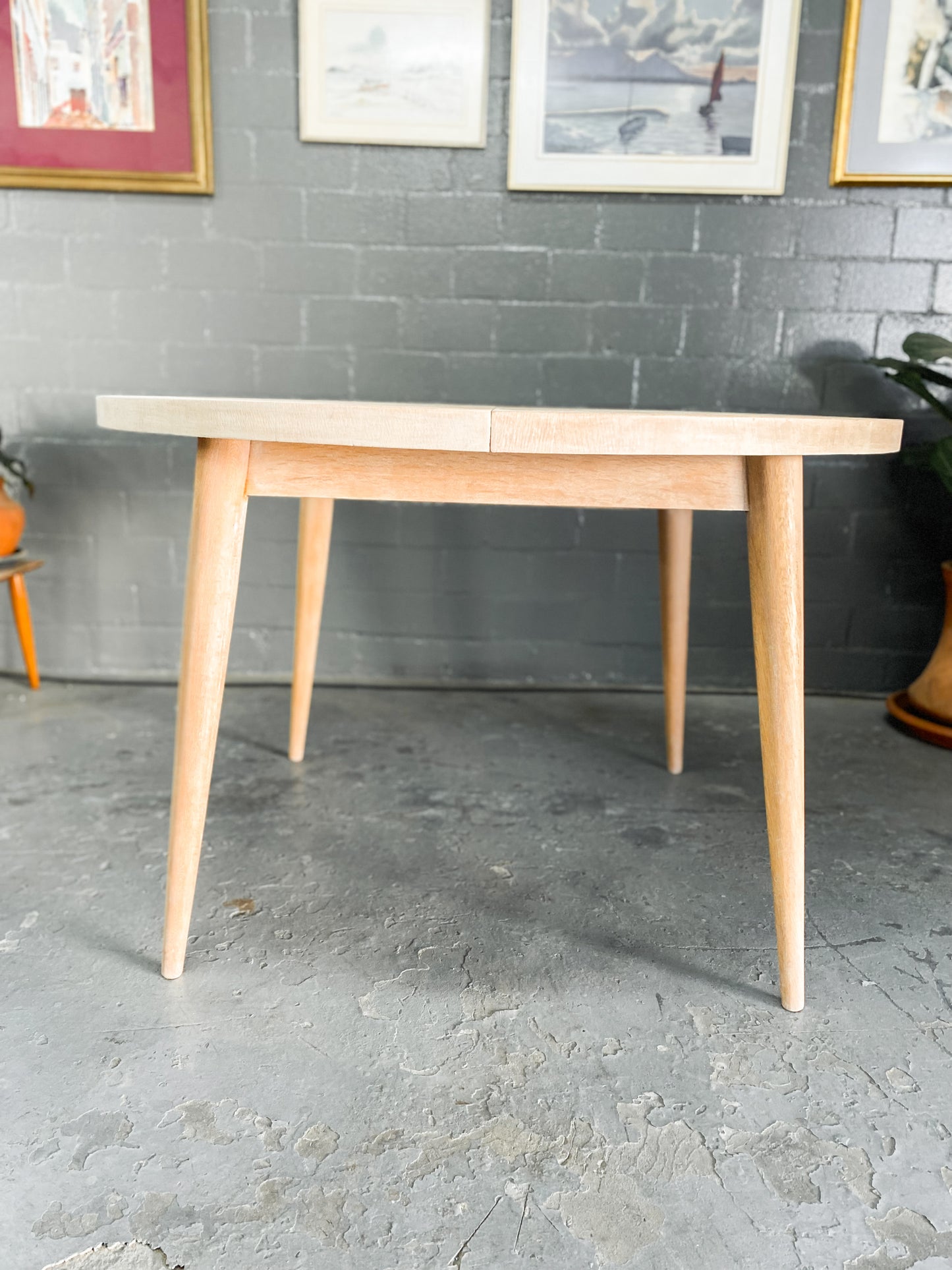 Bakker and Steyger Extendable Dining Table