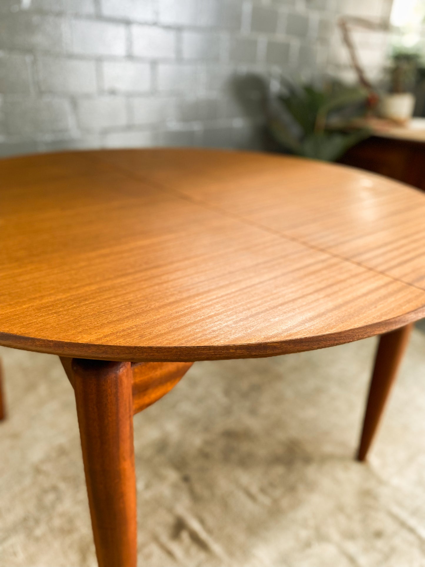 Duros Extendable Dining Table