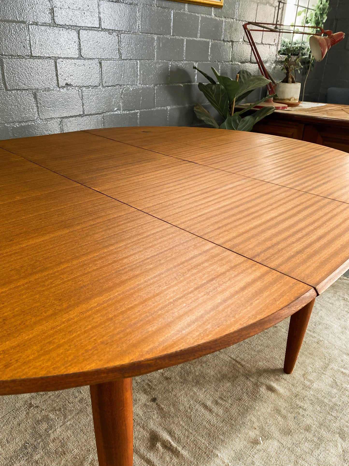 Duros Extendable Dining Table
