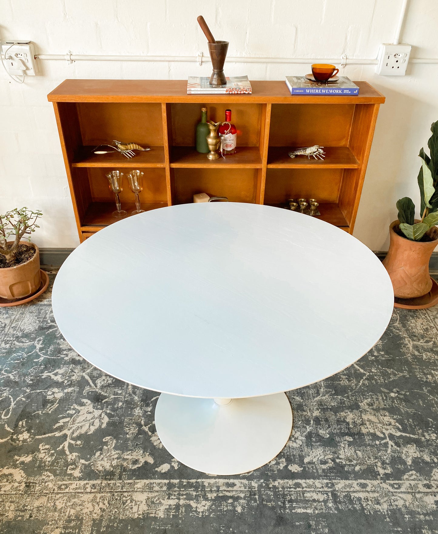 Tulip Style Dining Table