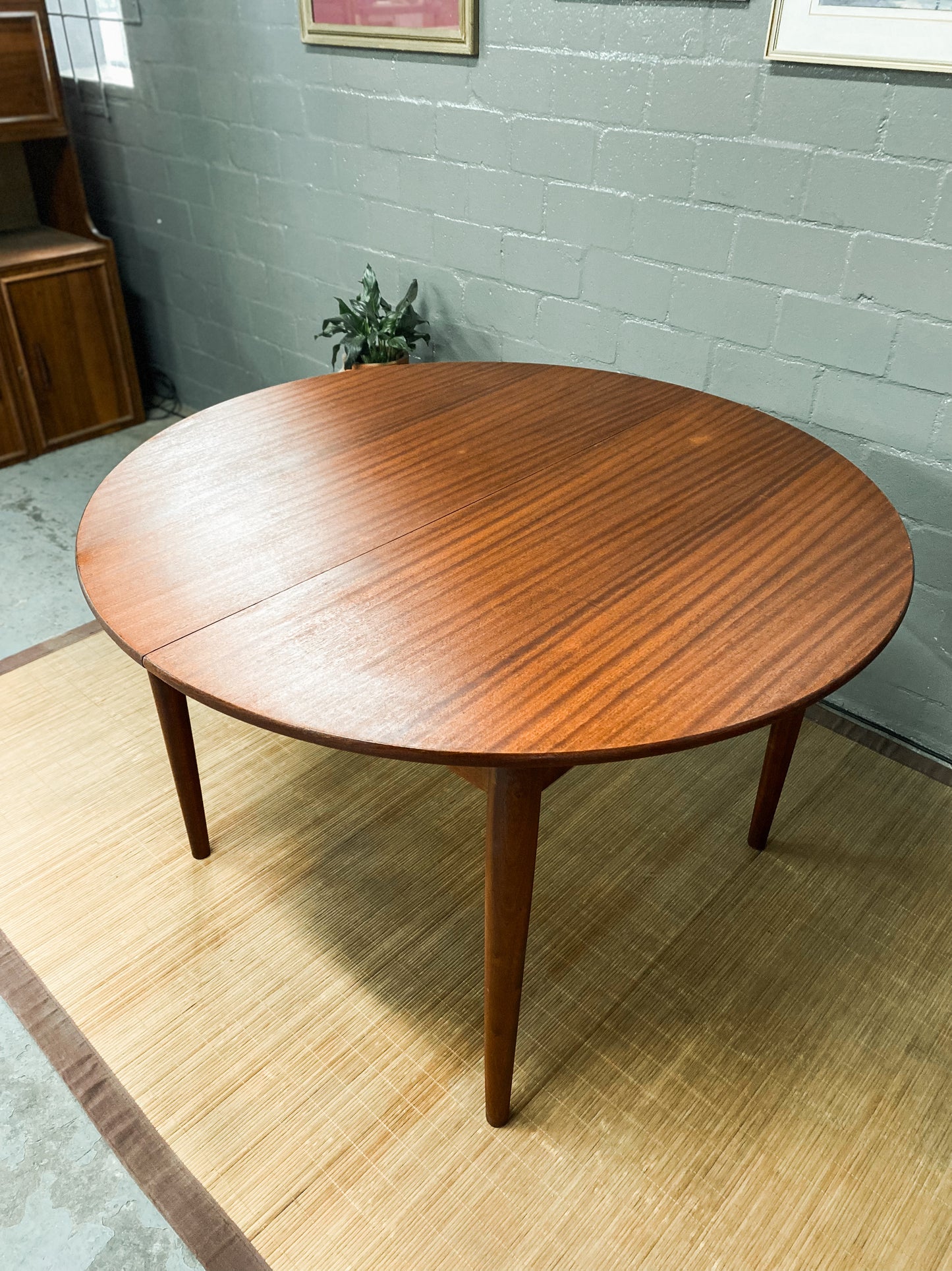 Mid Century Extendable Dining Table