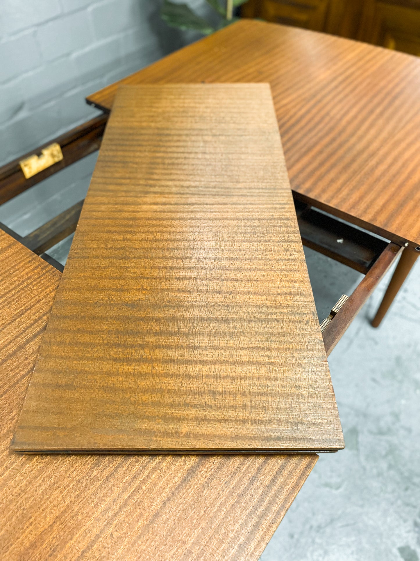 Frystark Extendable Dining Table