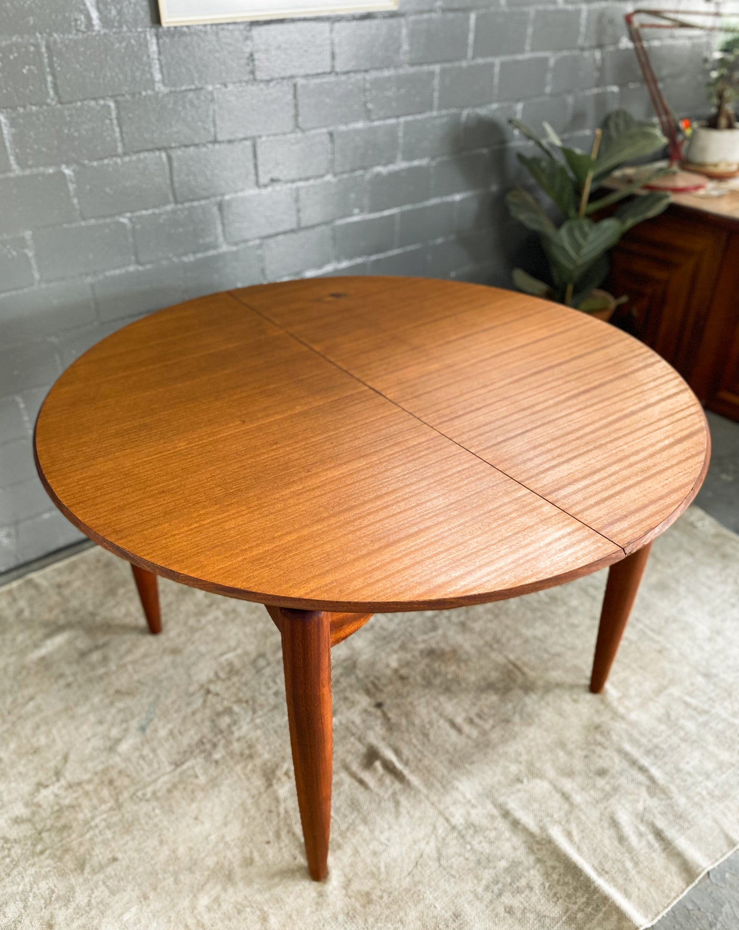 Duros Extendable Dining Table
