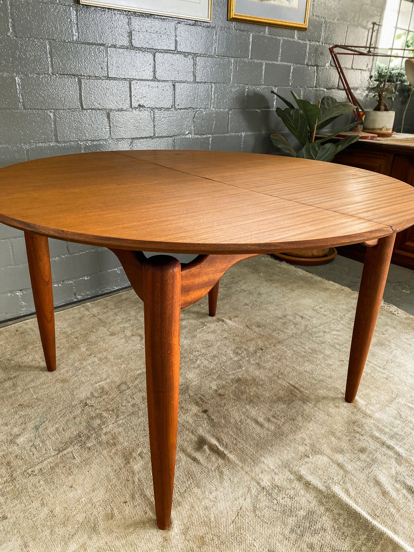 Duros Extendable Dining Table