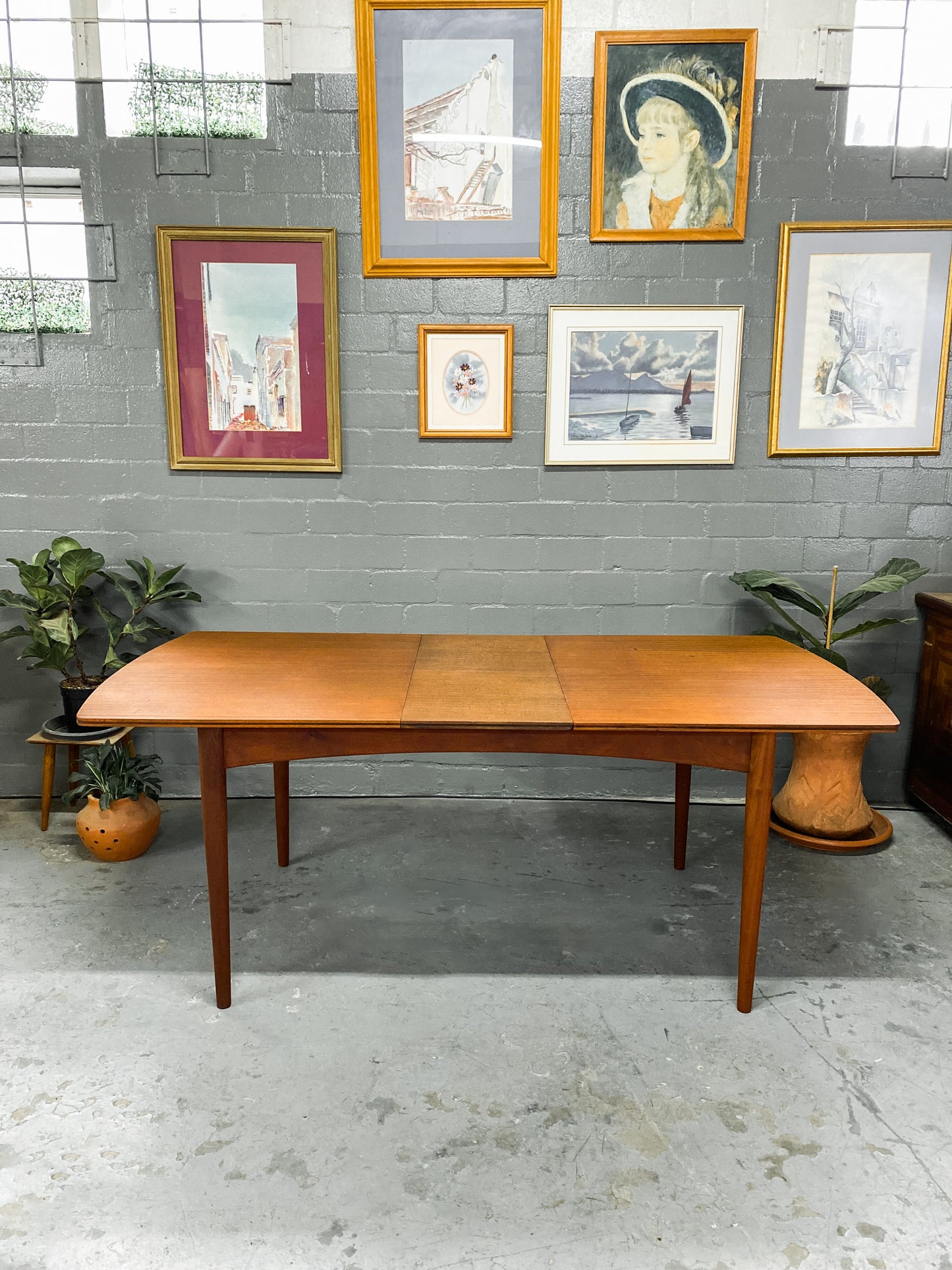 Frystark Extendable Dining Table