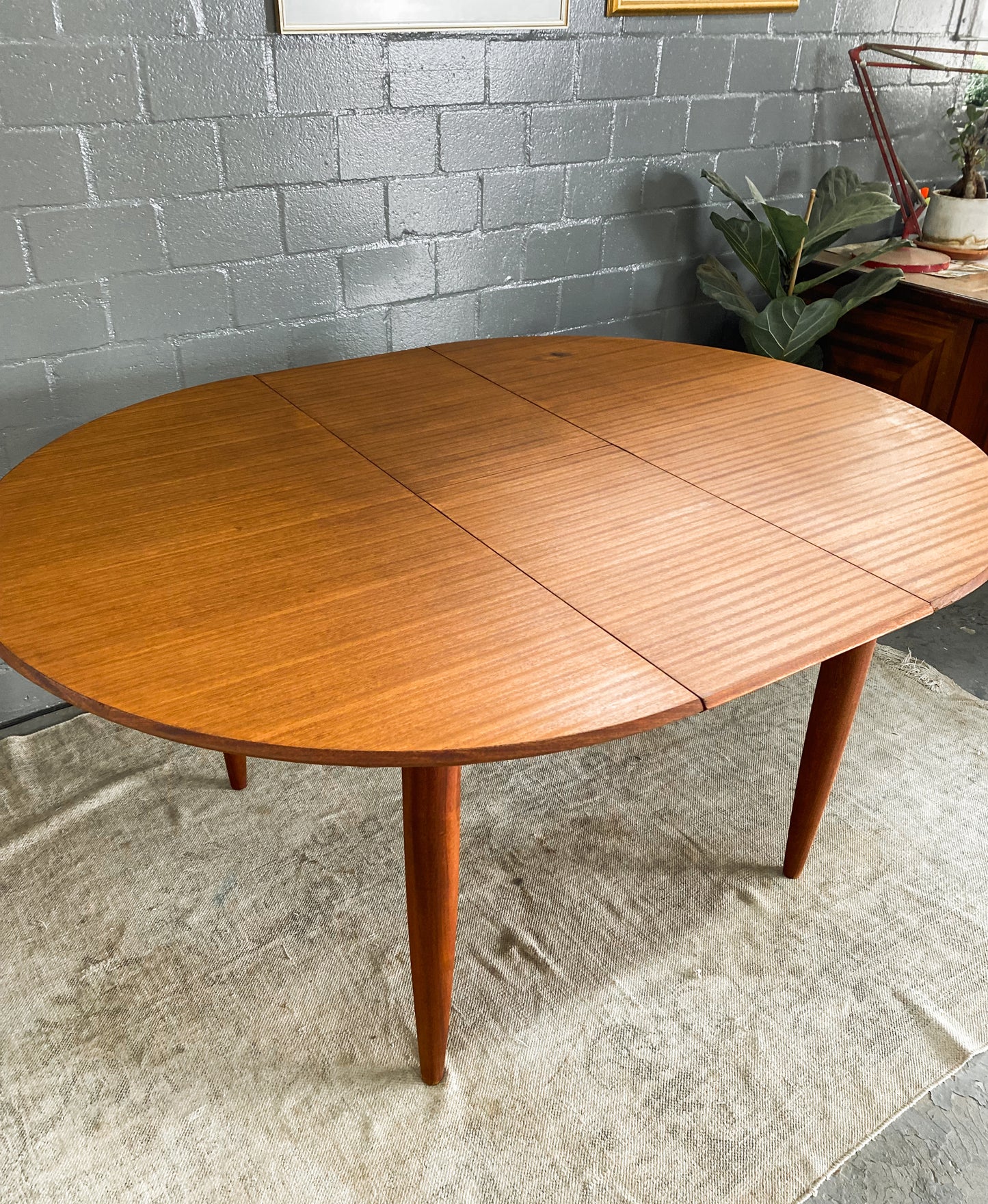 Duros Extendable Dining Table