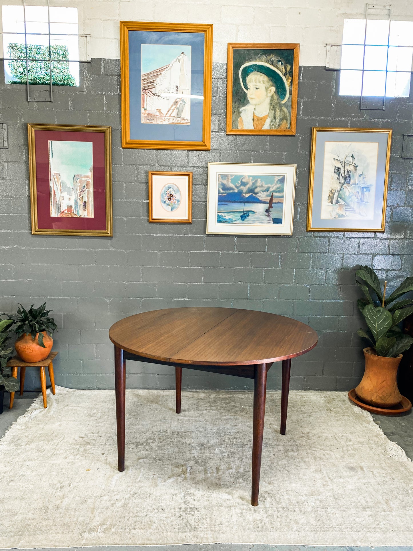 Round Mid Century Extendable Dining Table