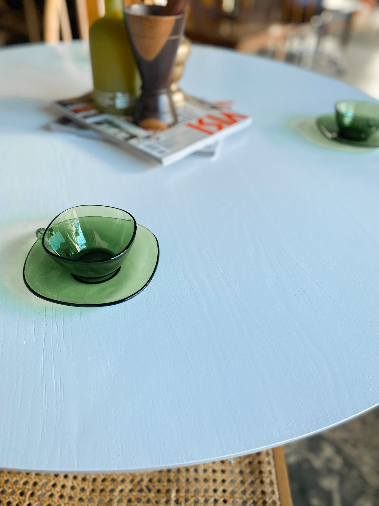 Tulip Style Dining Table
