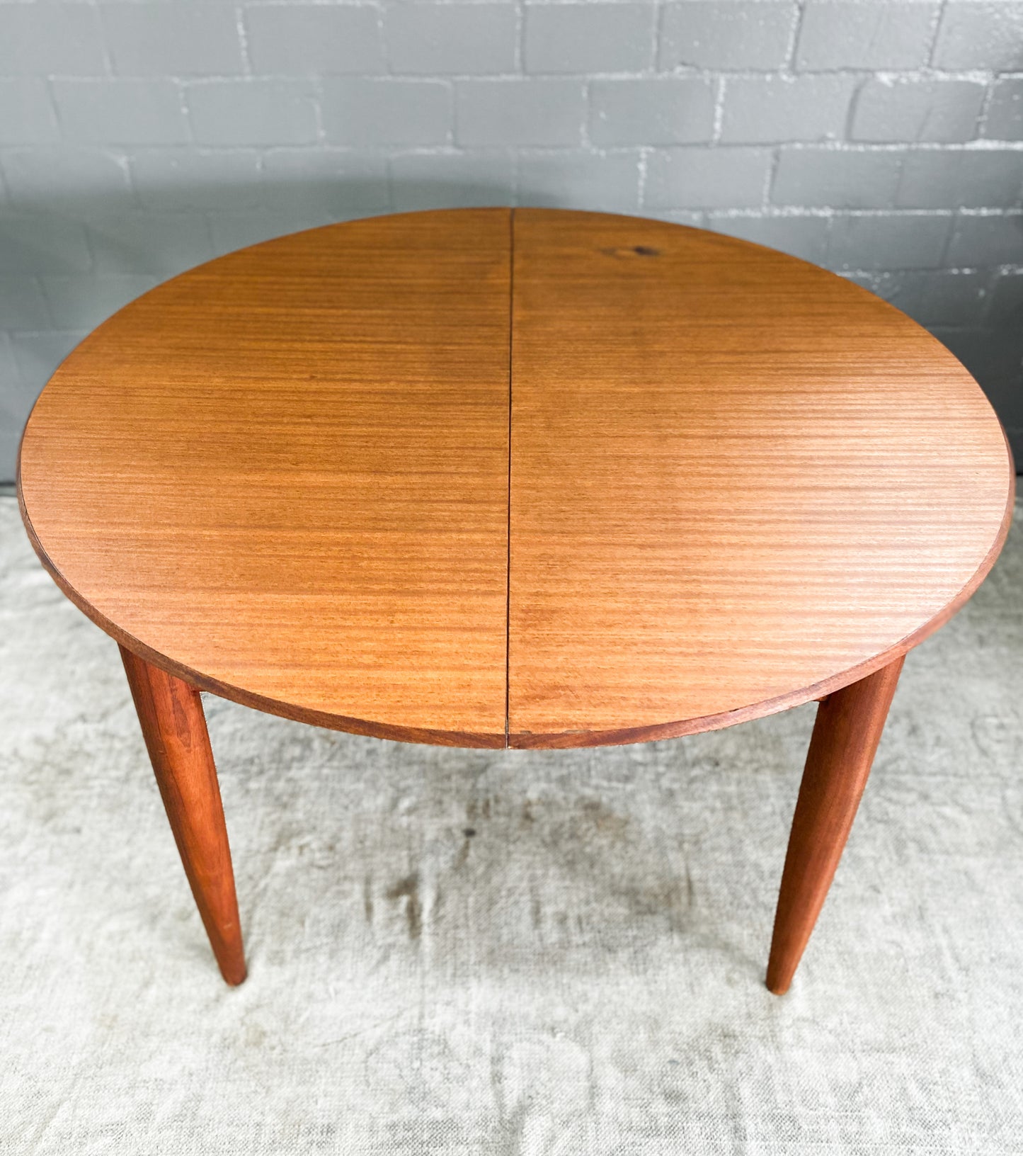 Duros Extendable Dining Table