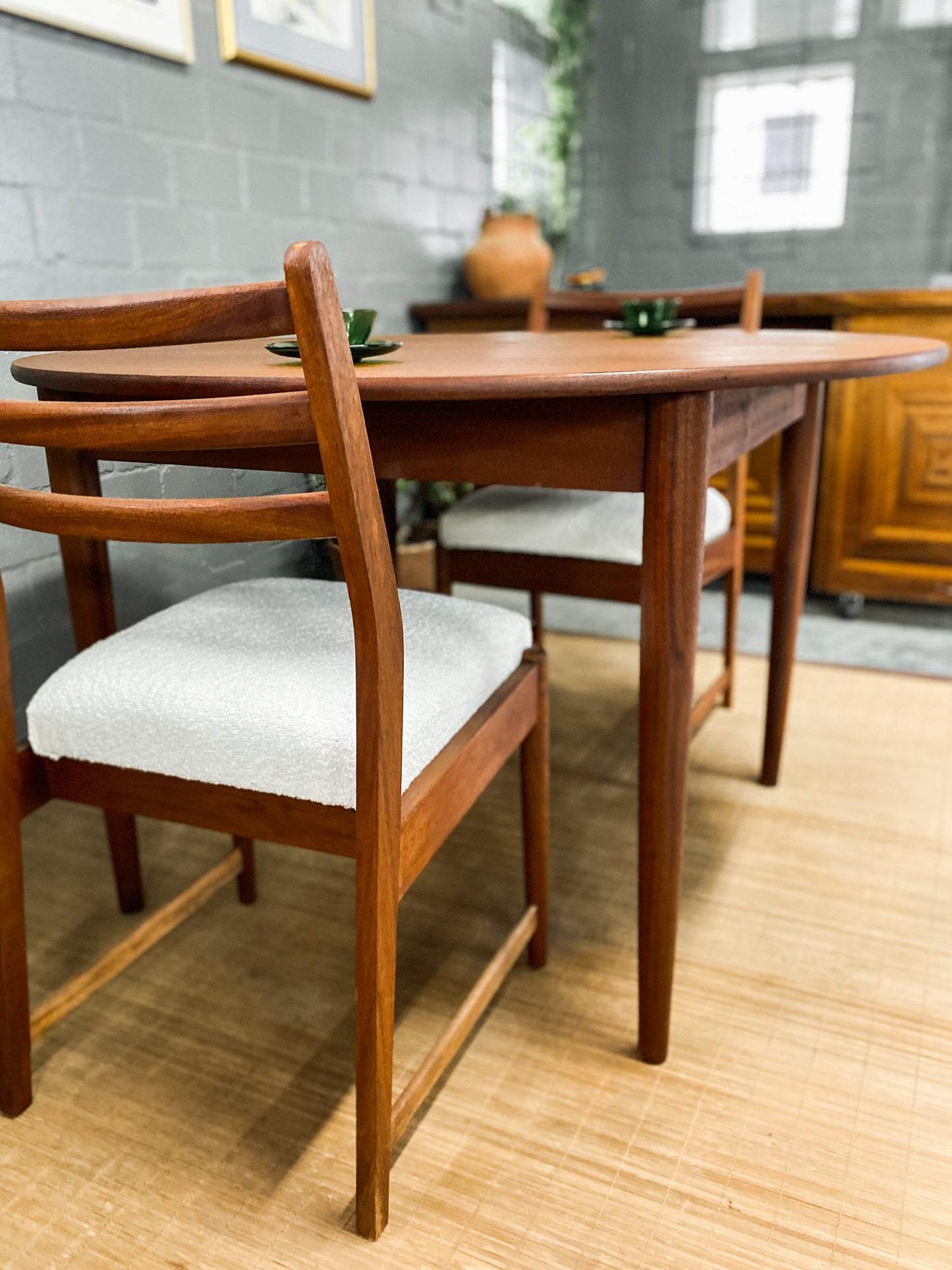 Mid Century Extendable Dining Table