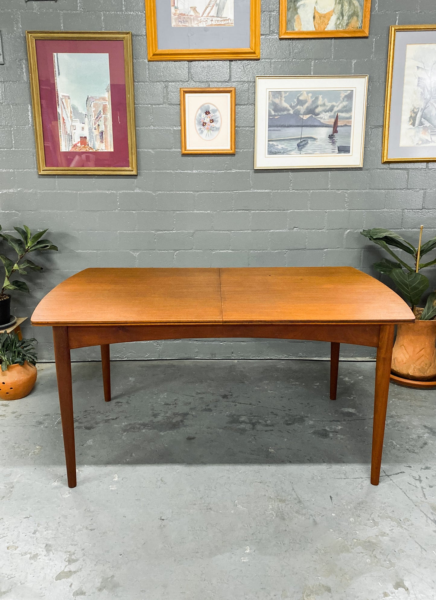 Frystark Extendable Dining Table