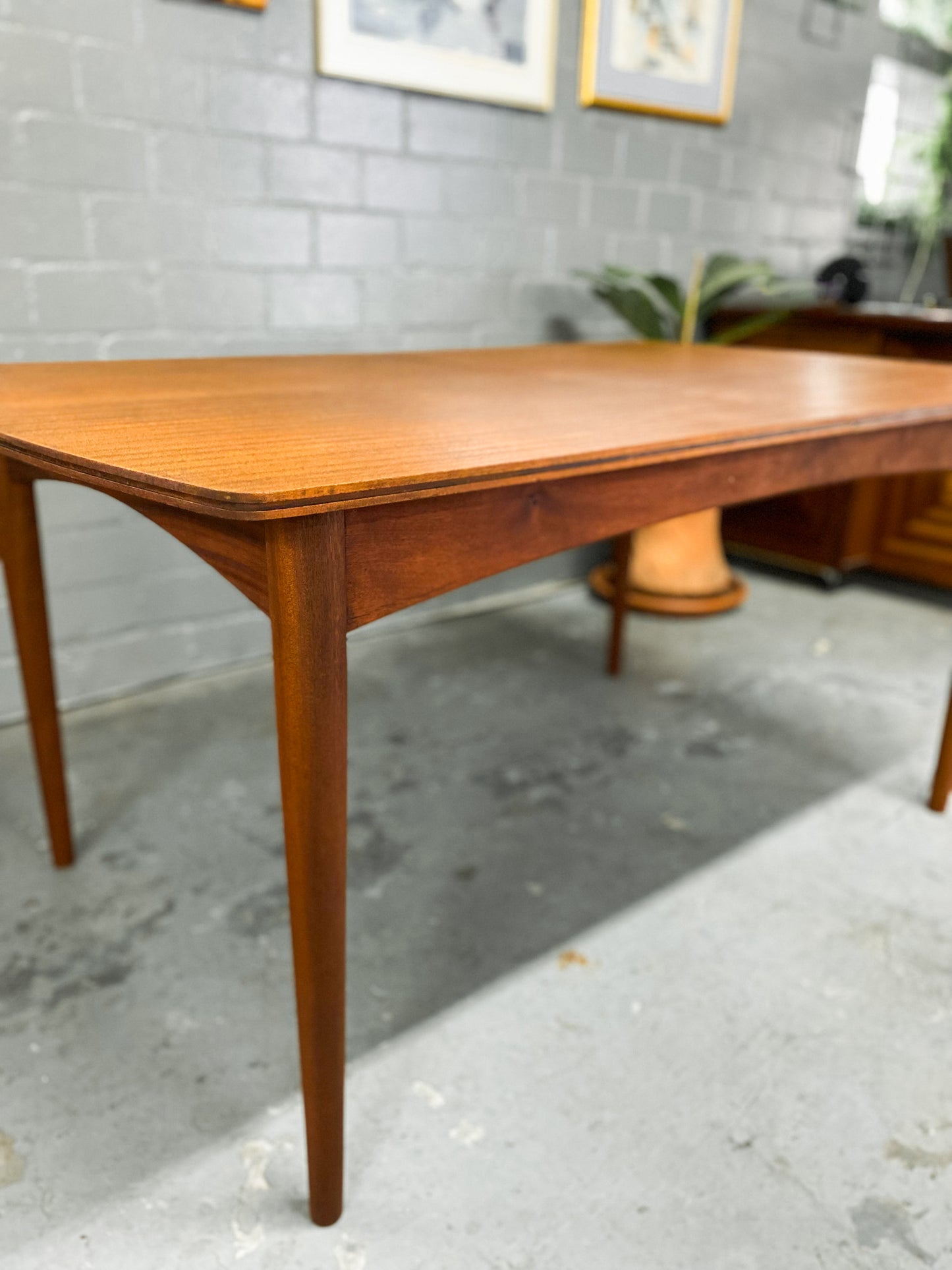 Frystark Extendable Dining Table