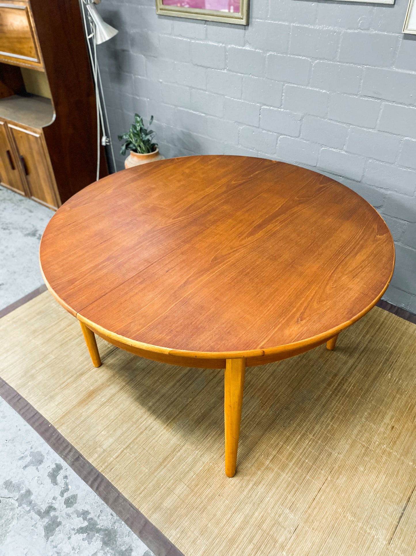 Extendable Dining Table