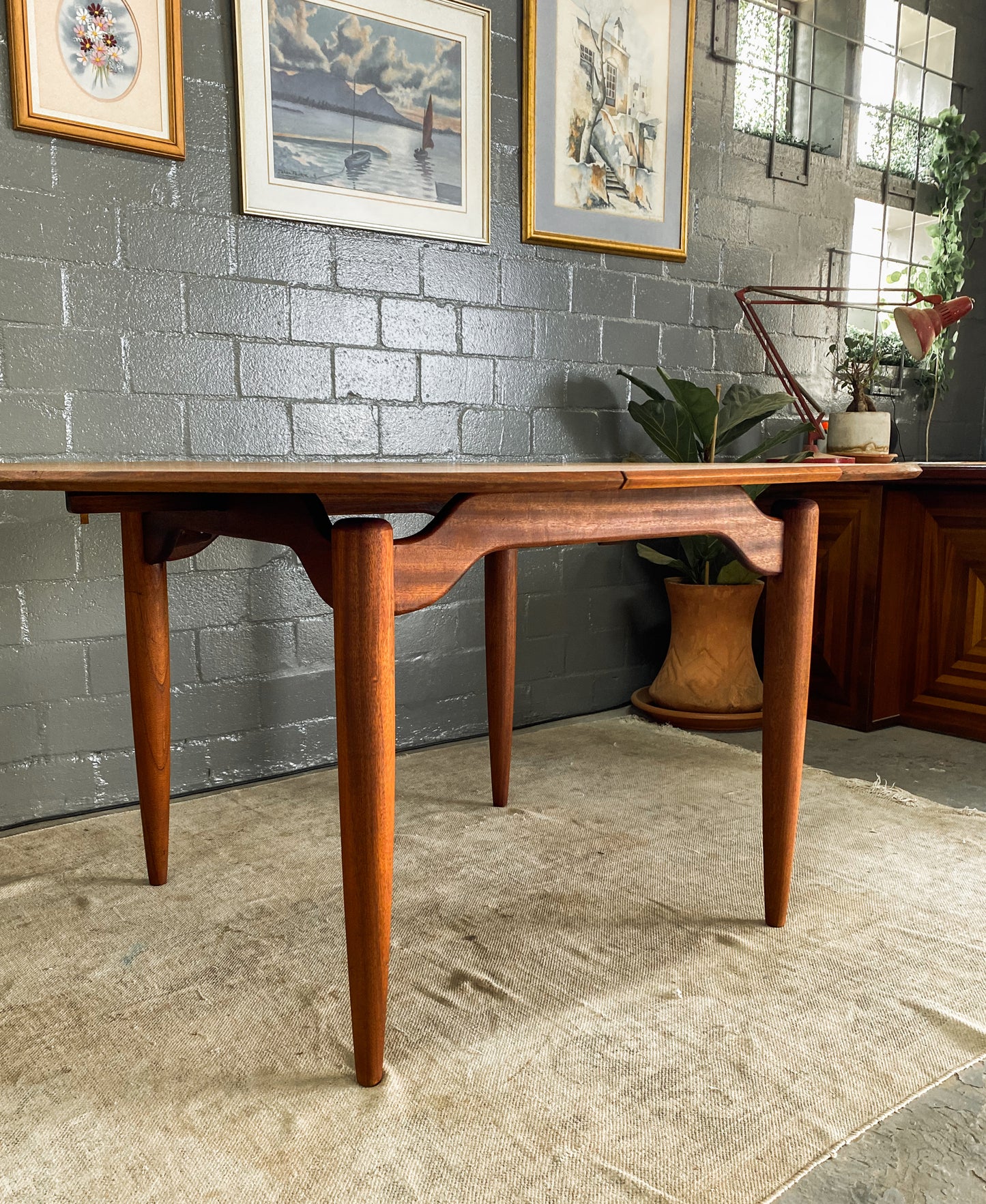 Duros Extendable Dining Table