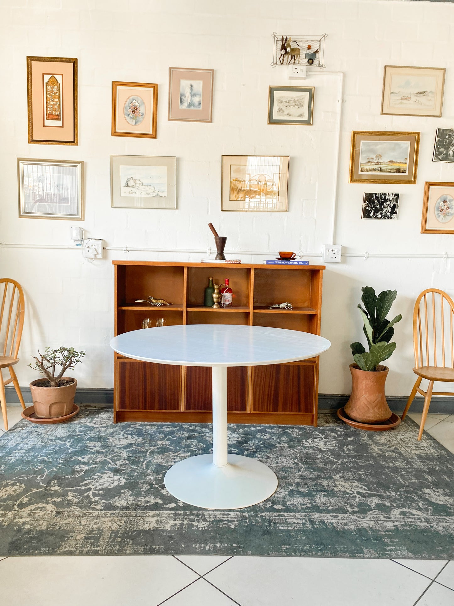 Tulip Style Dining Table