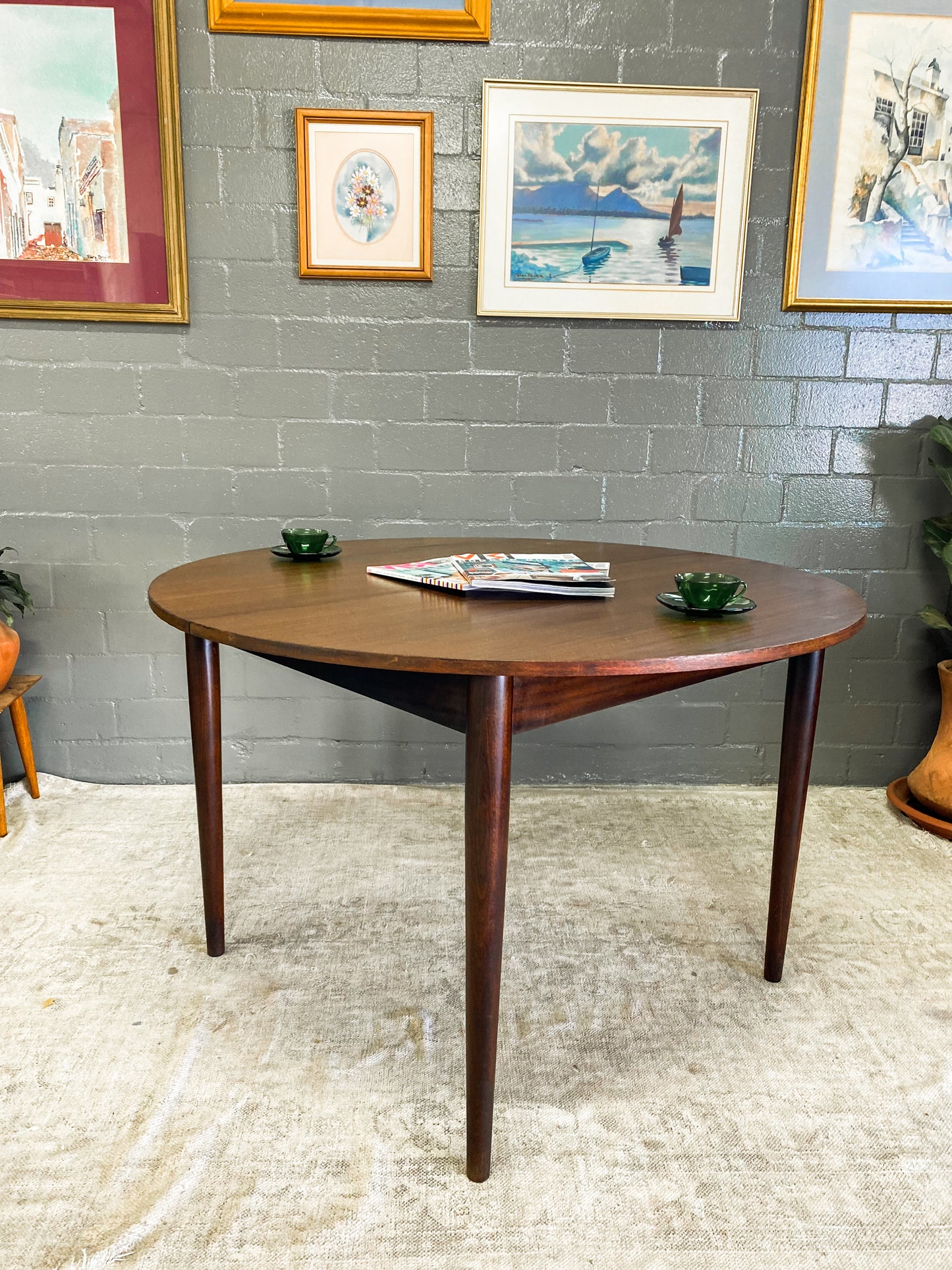 Round Mid Century Extendable Dining Table
