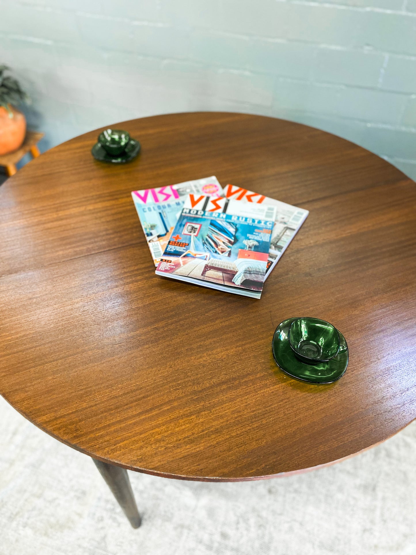Round Mid Century Extendable Dining Table