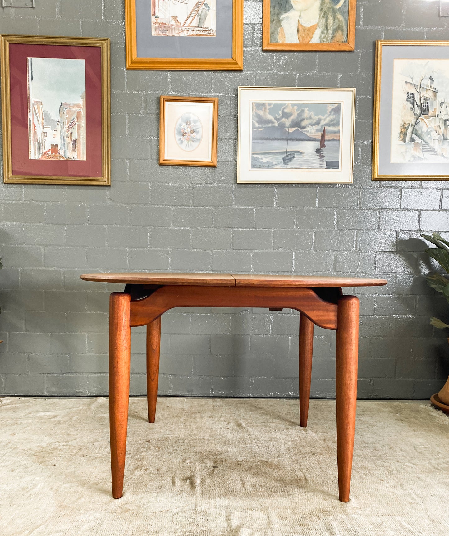 Duros Extendable Dining Table