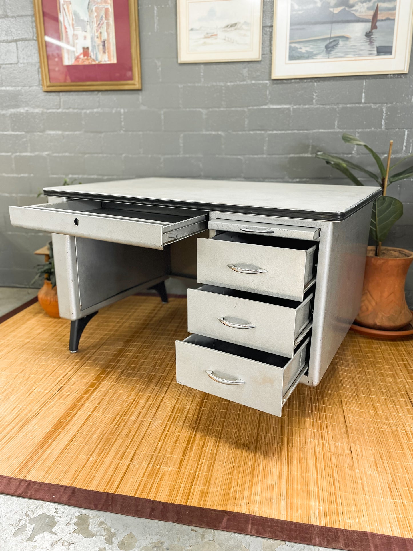 Steel Tanker Desk
