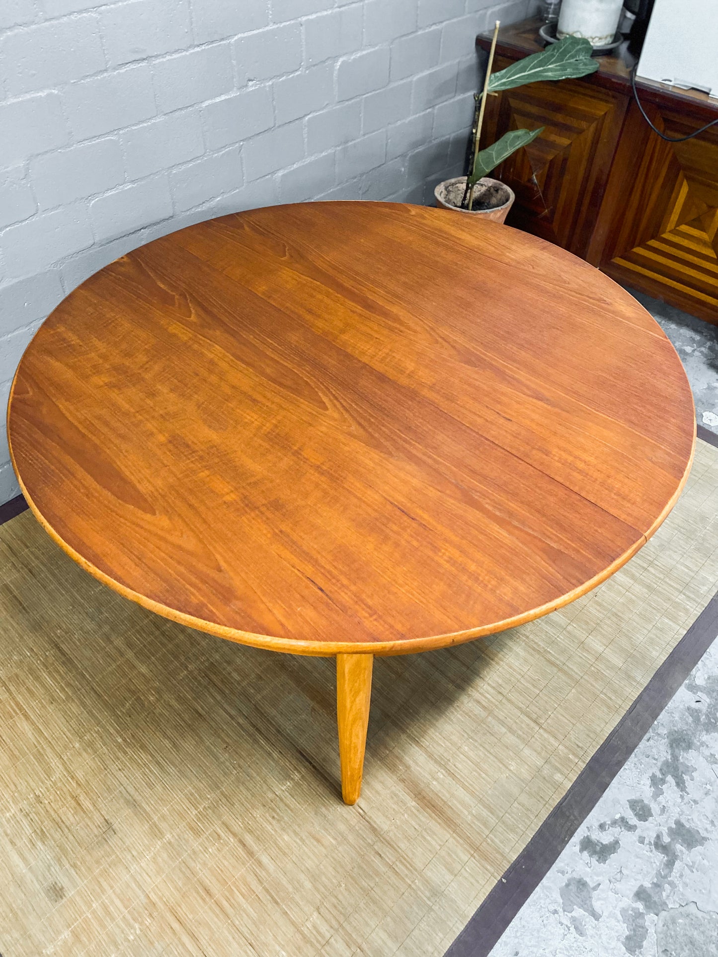 Extendable Dining Table