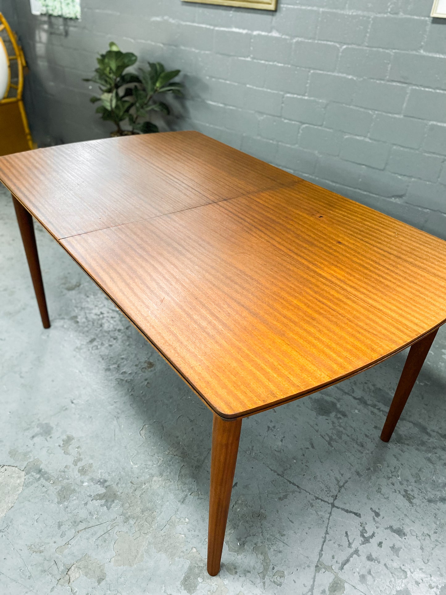 Frystark Extendable Dining Table