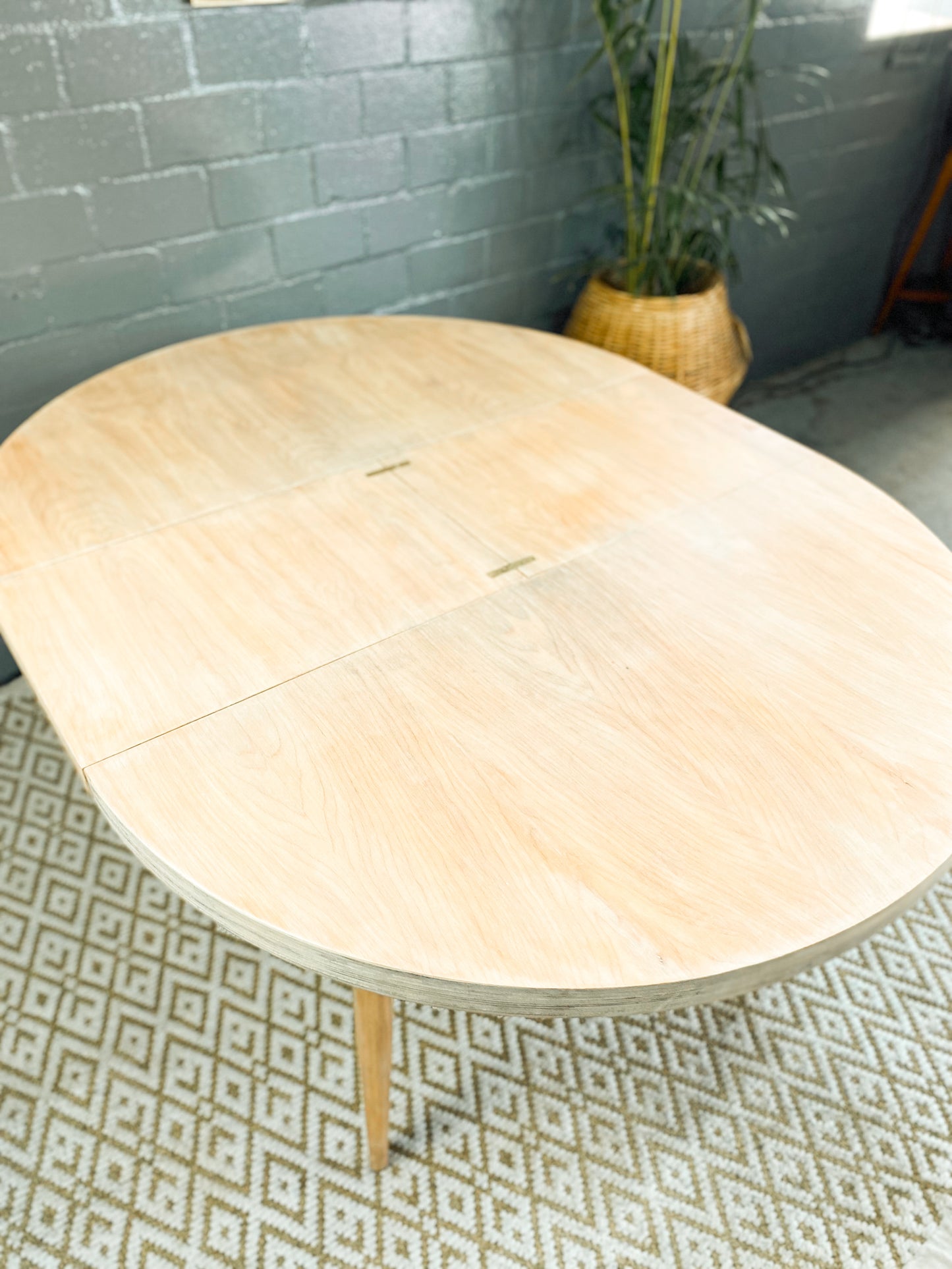 Bakker and Steiger Extendable Dining Table