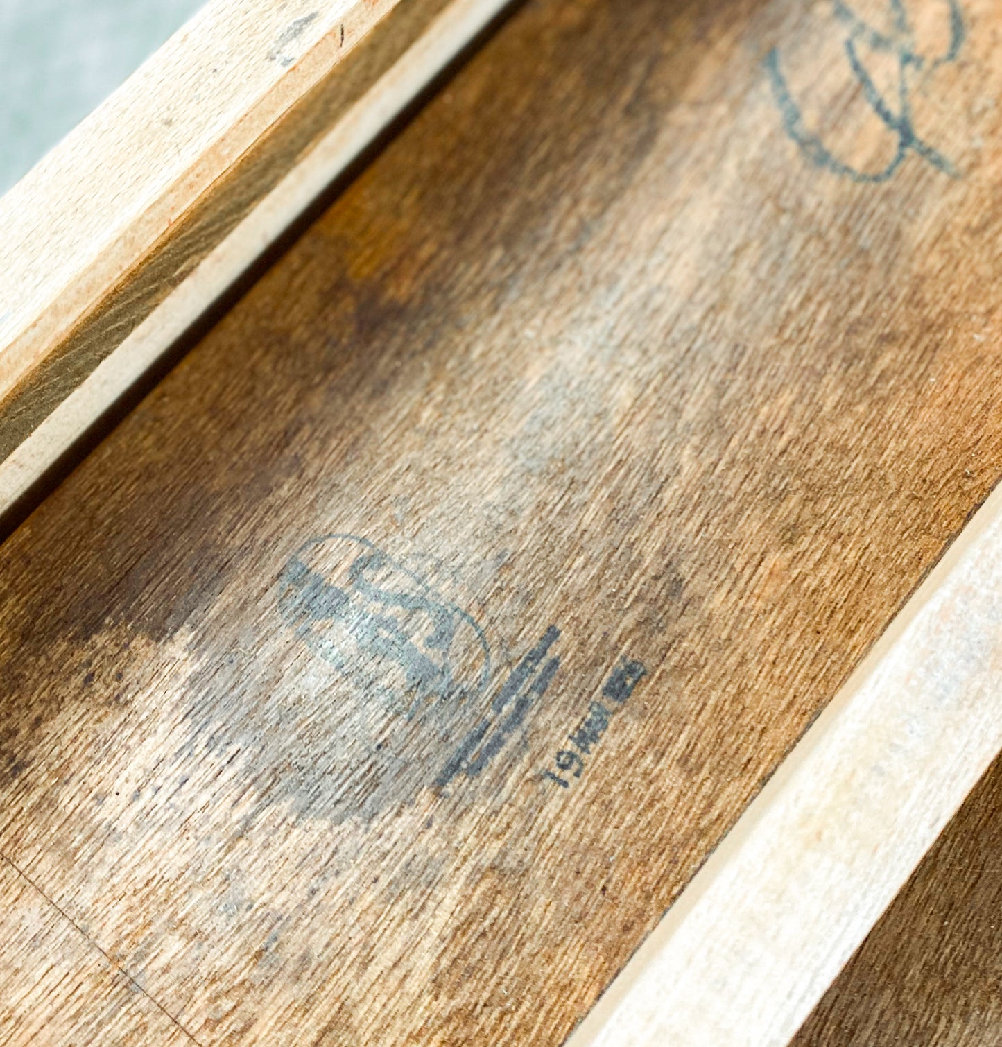 Bakker and Steiger Extendable Dining Table