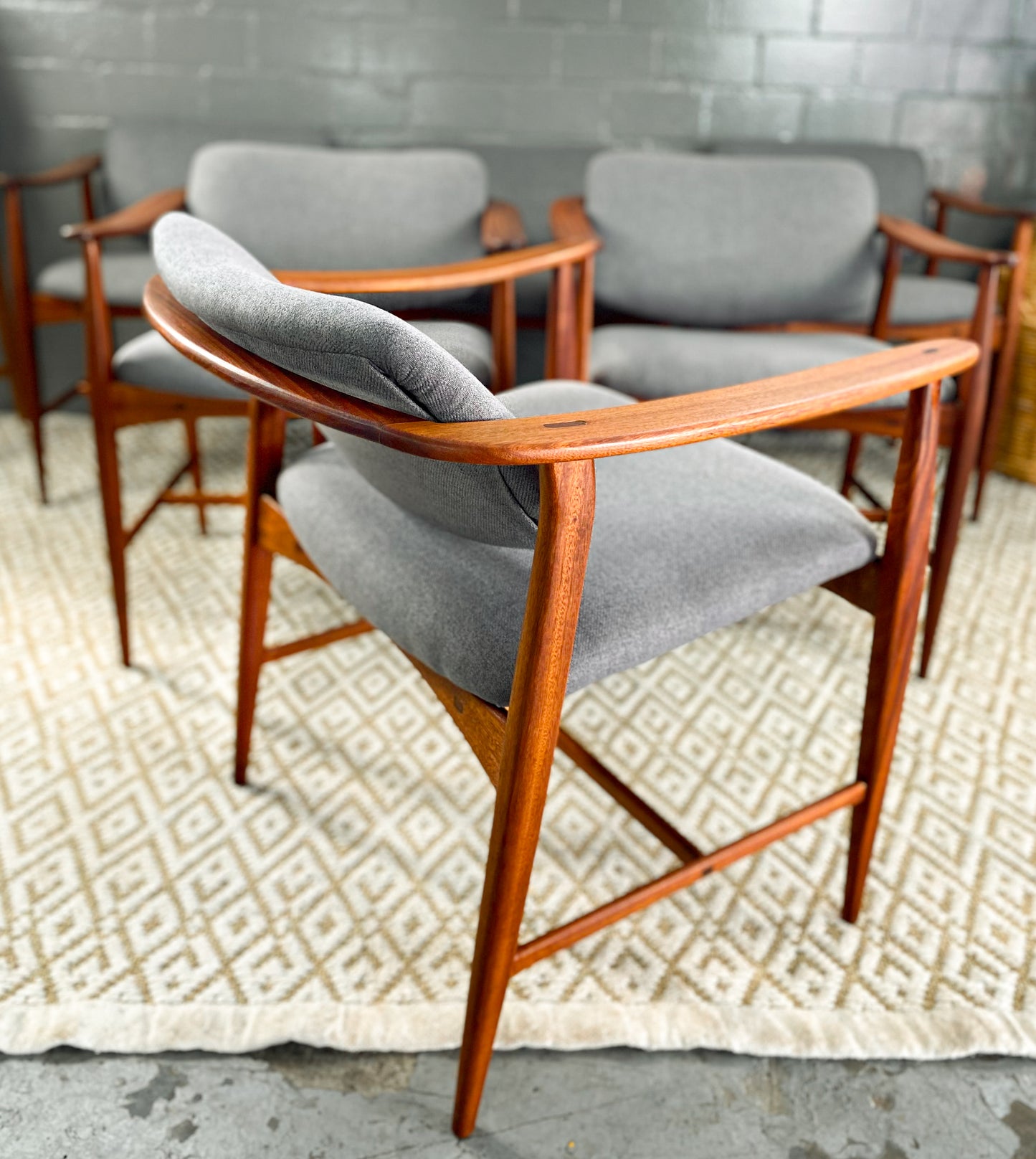 DS Vorster Dining Set