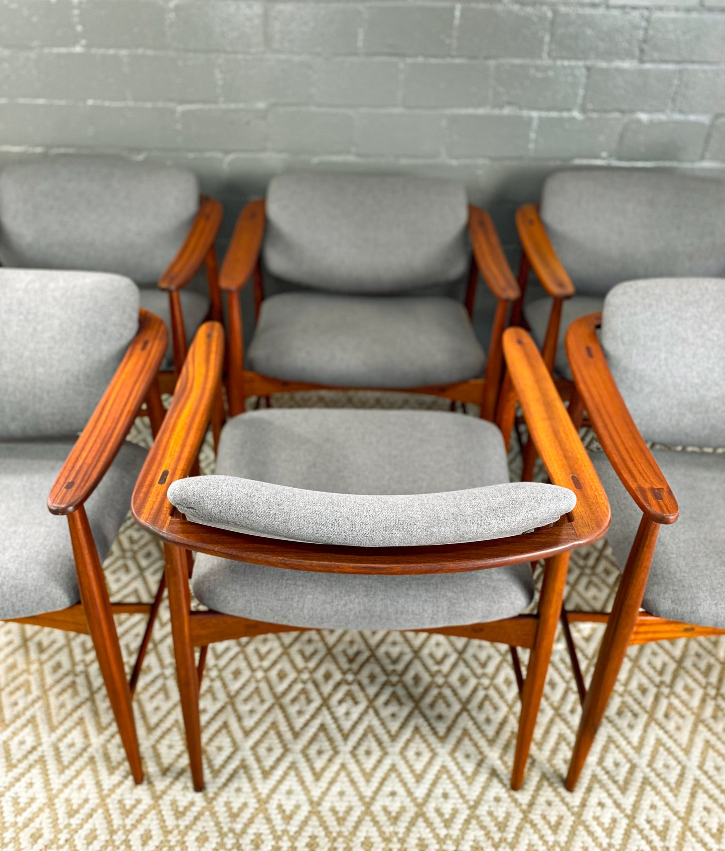 DS Vorster Dining Set