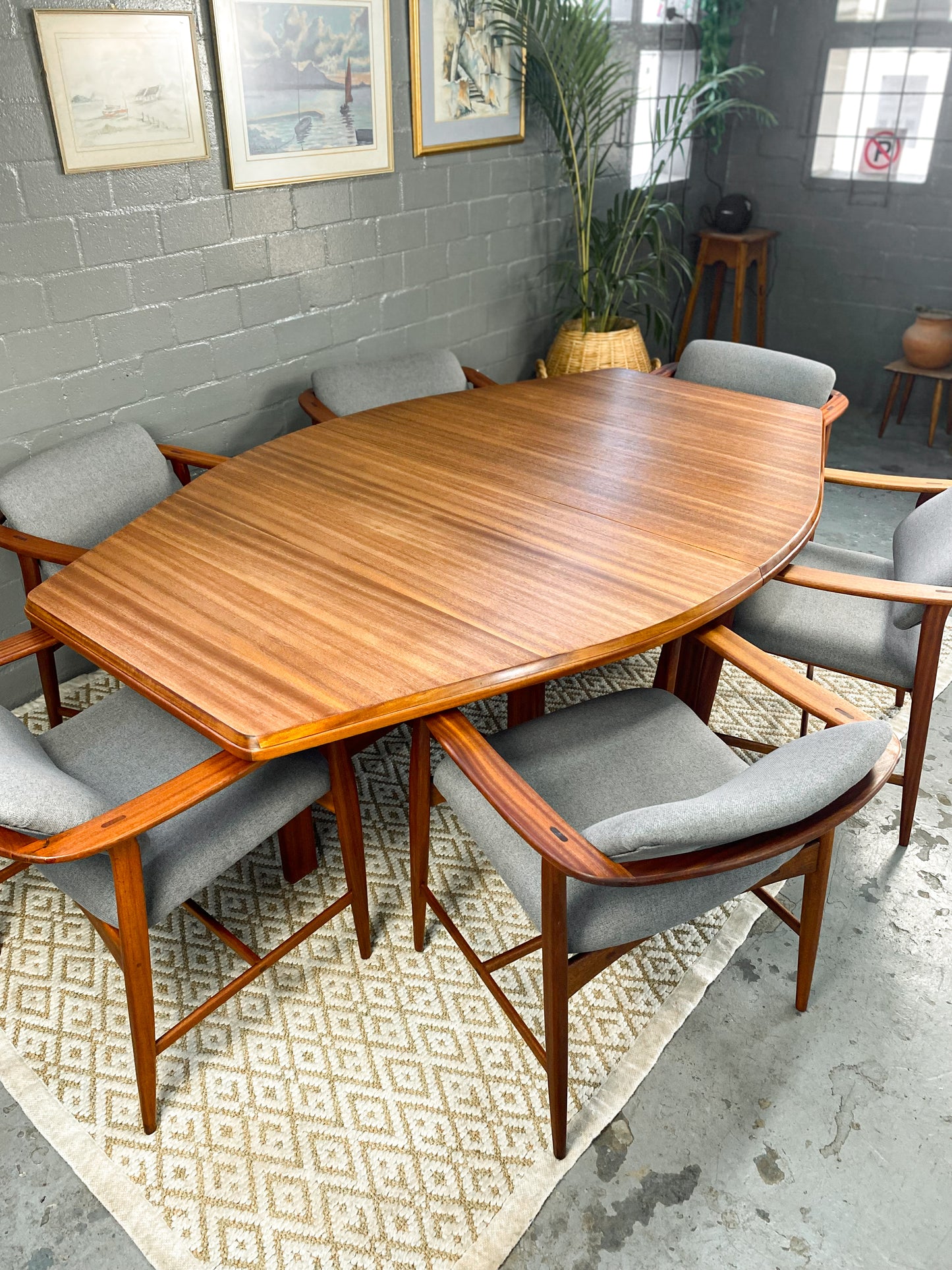 DS Vorster Dining Set