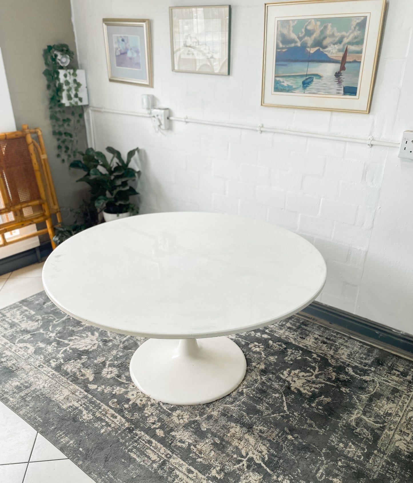 Tulip Style Dining Table