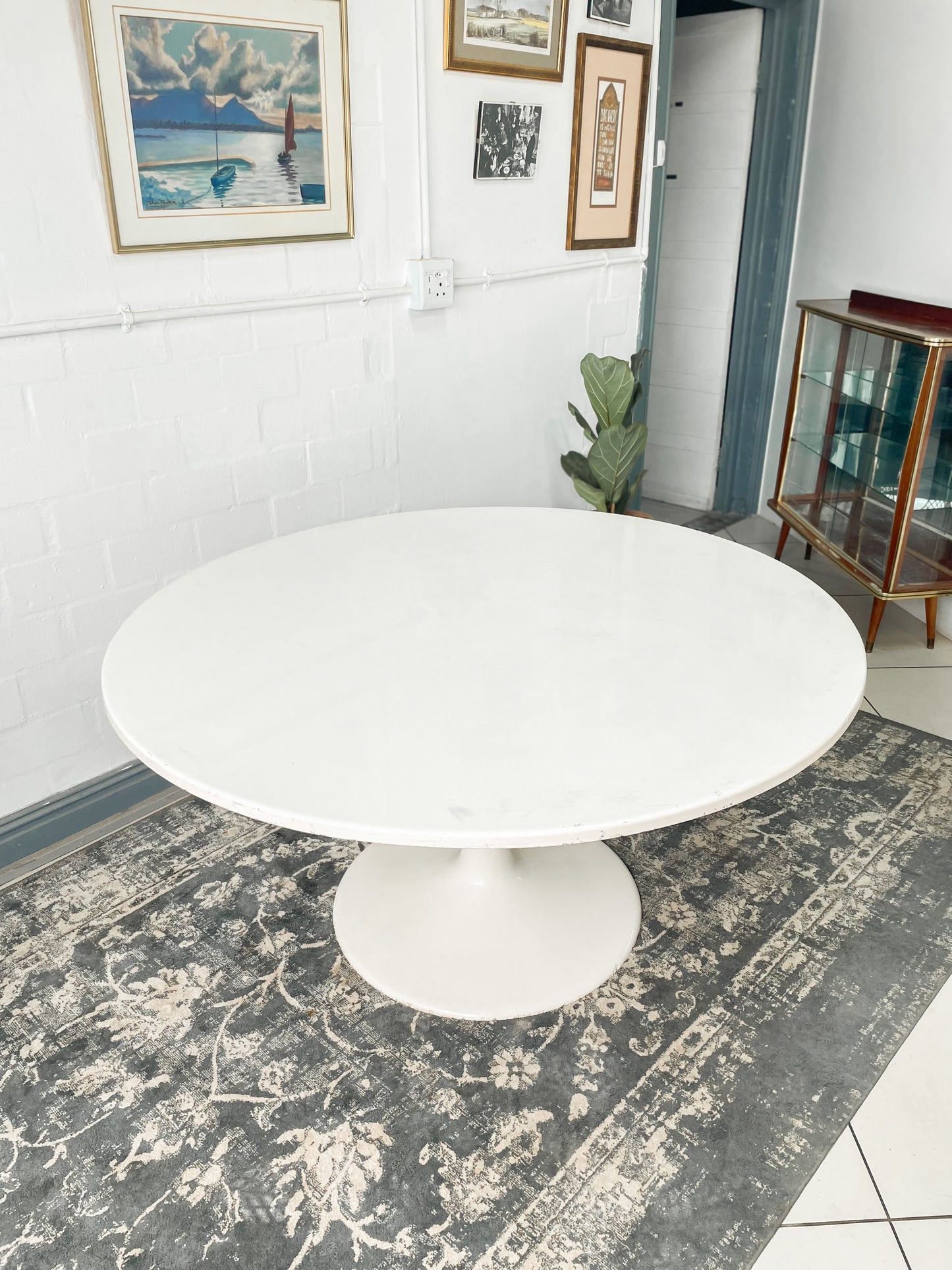 Tulip Style Dining Table