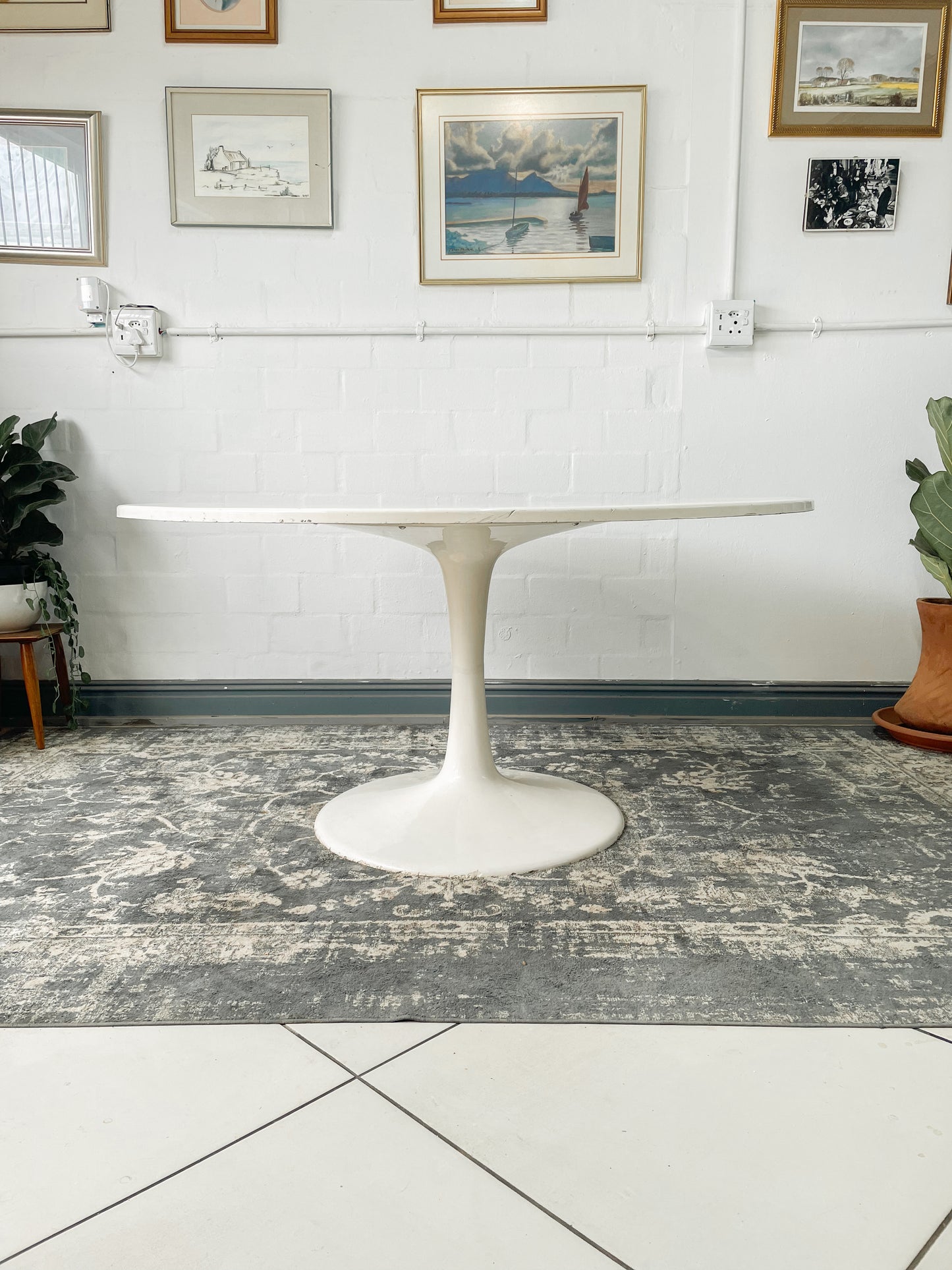 Tulip Style Dining Table