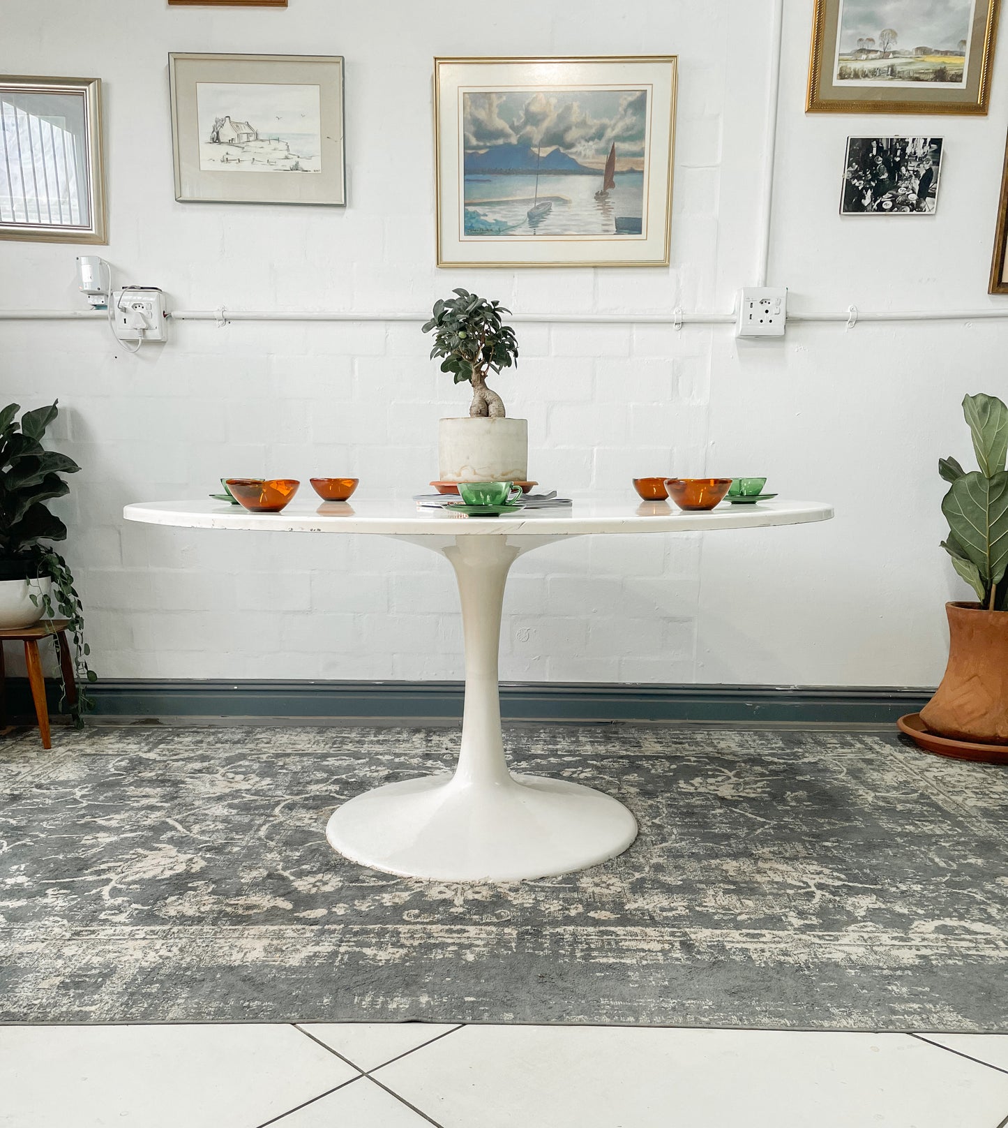 Tulip Style Dining Table