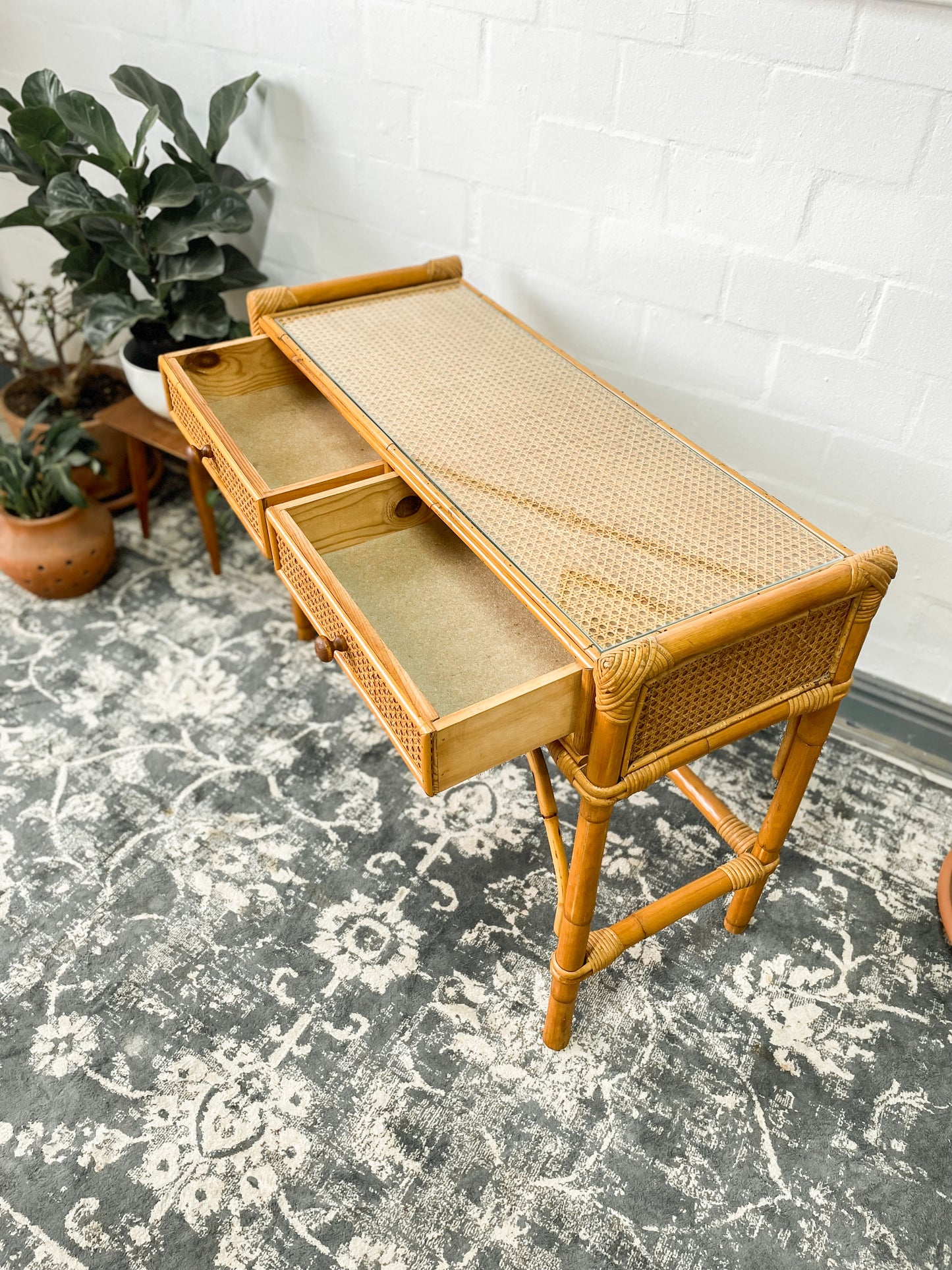 Cane Dresser
