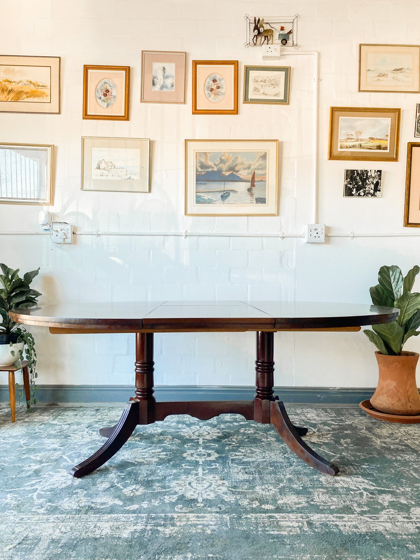 Regency style Extendable Dining Table