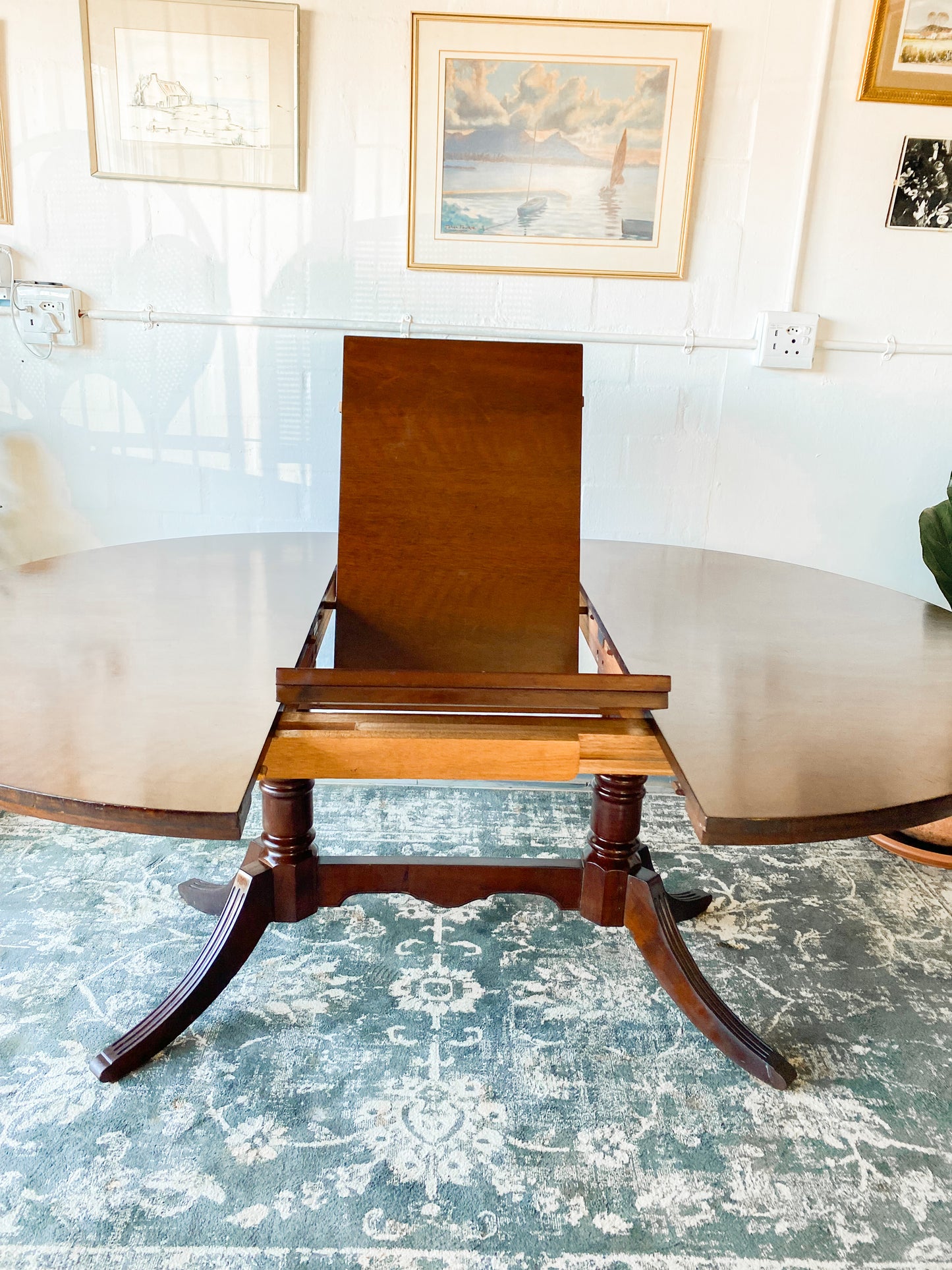Regency style Extendable Dining Table