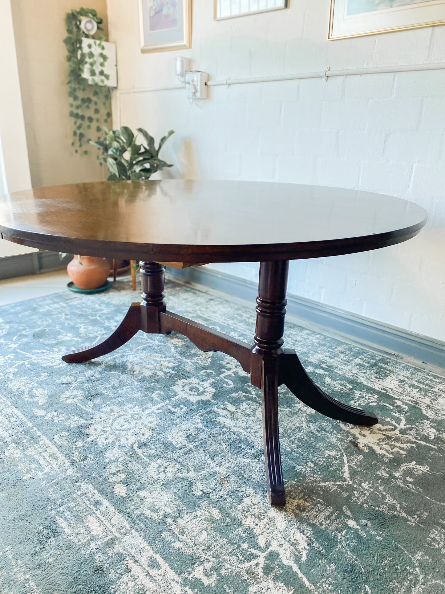 Regency style Extendable Dining Table