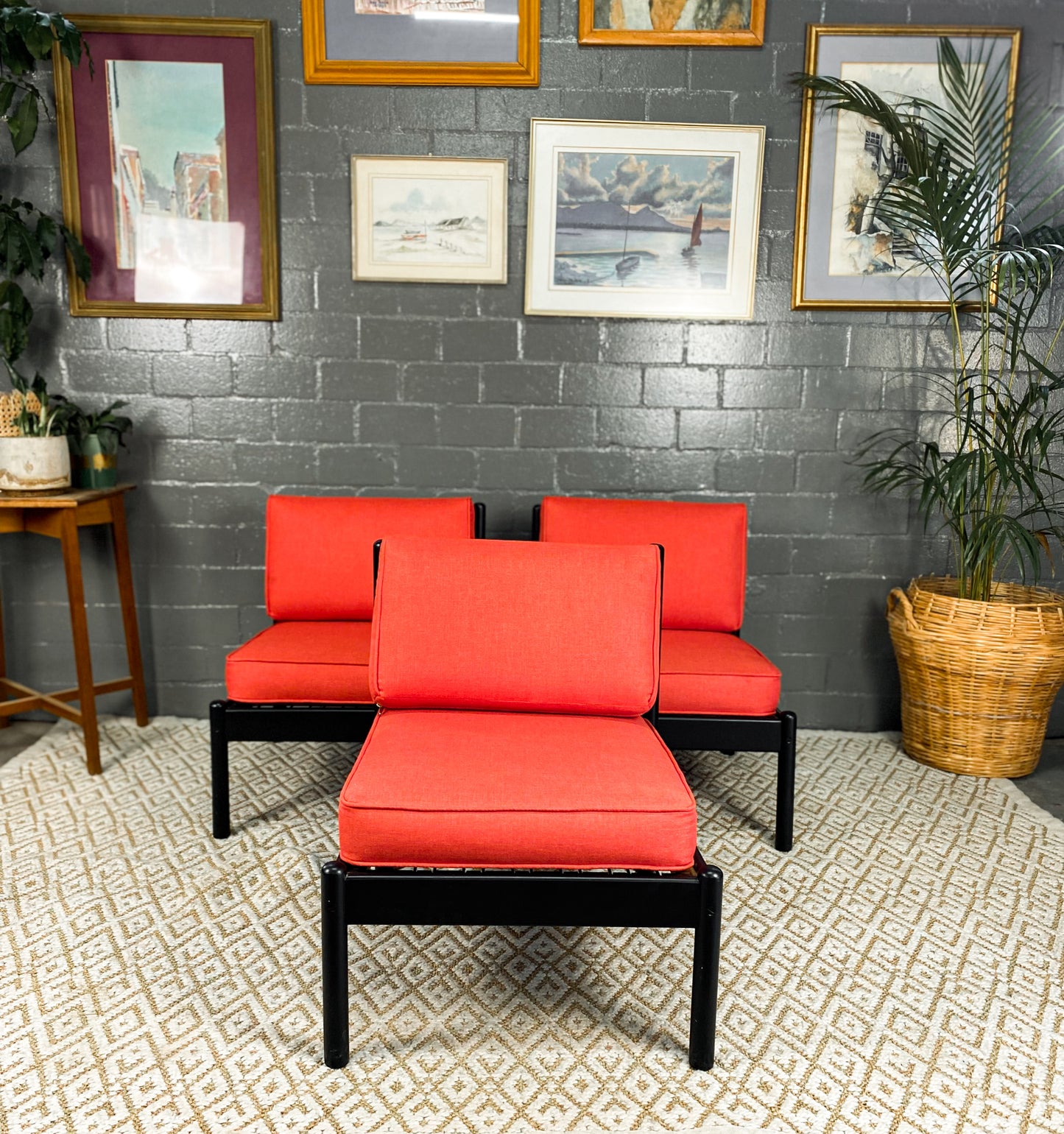 Retro Armless Lounger