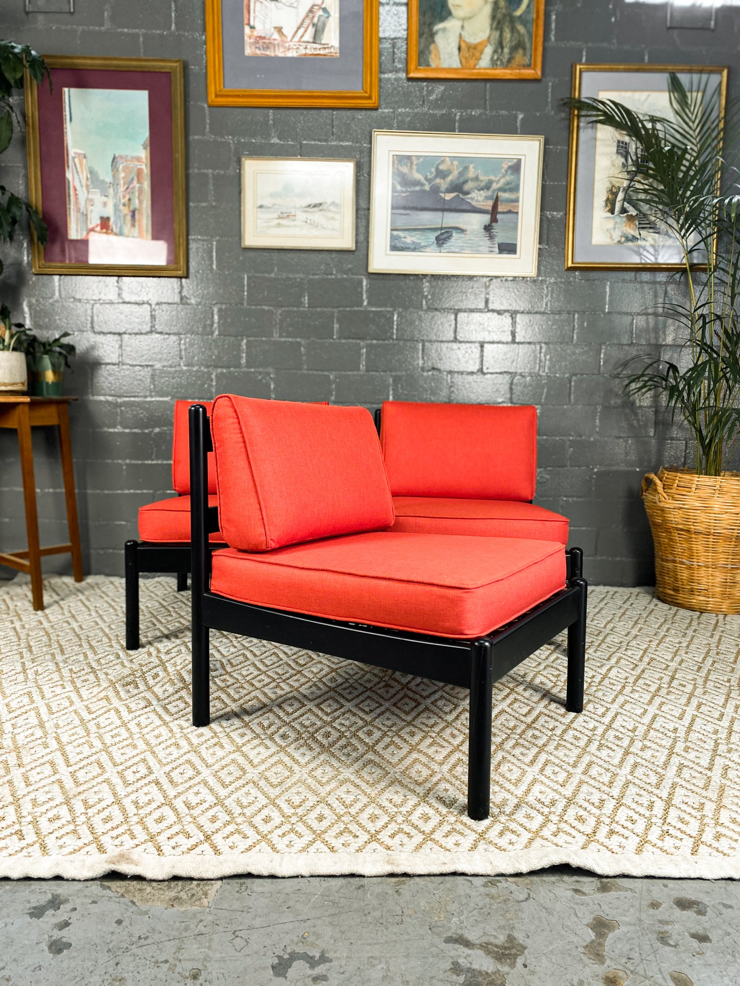 Retro Armless Lounger