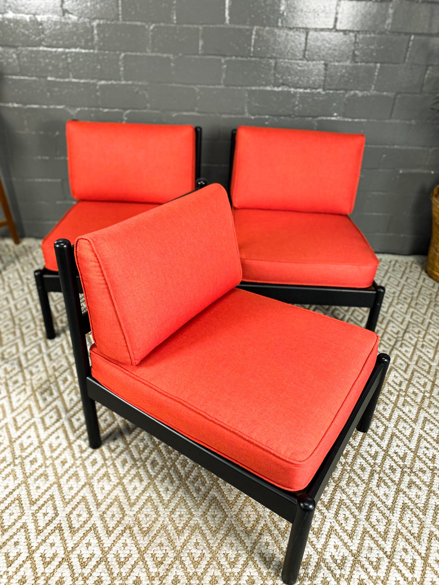 Retro Armless Lounger