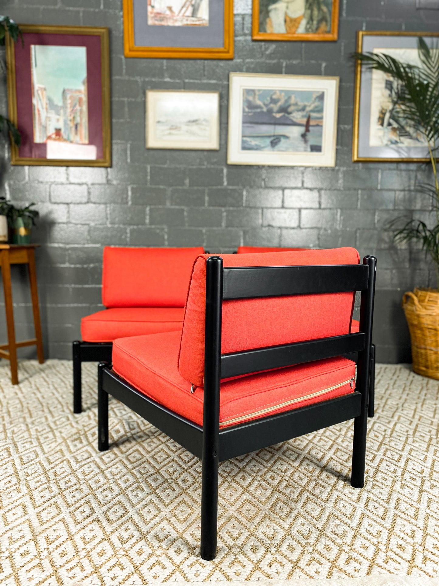 Retro Armless Lounger